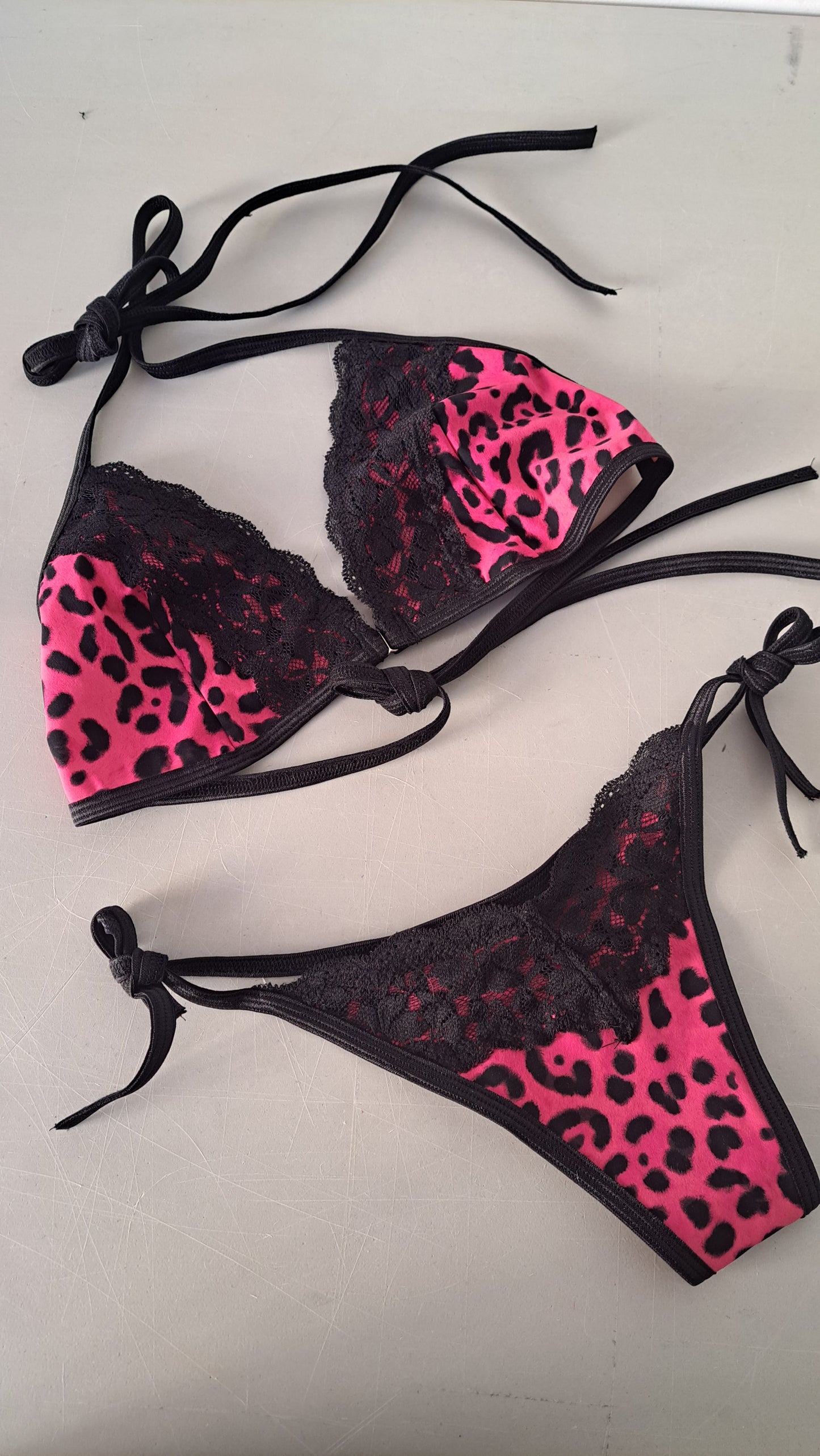 Completo bikini string lace maculato fucsia - Flamingo pole wear