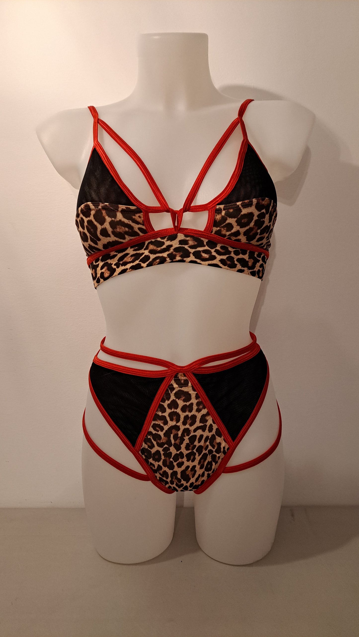Completo ville/high cut harness patch maculato rosso (sample)