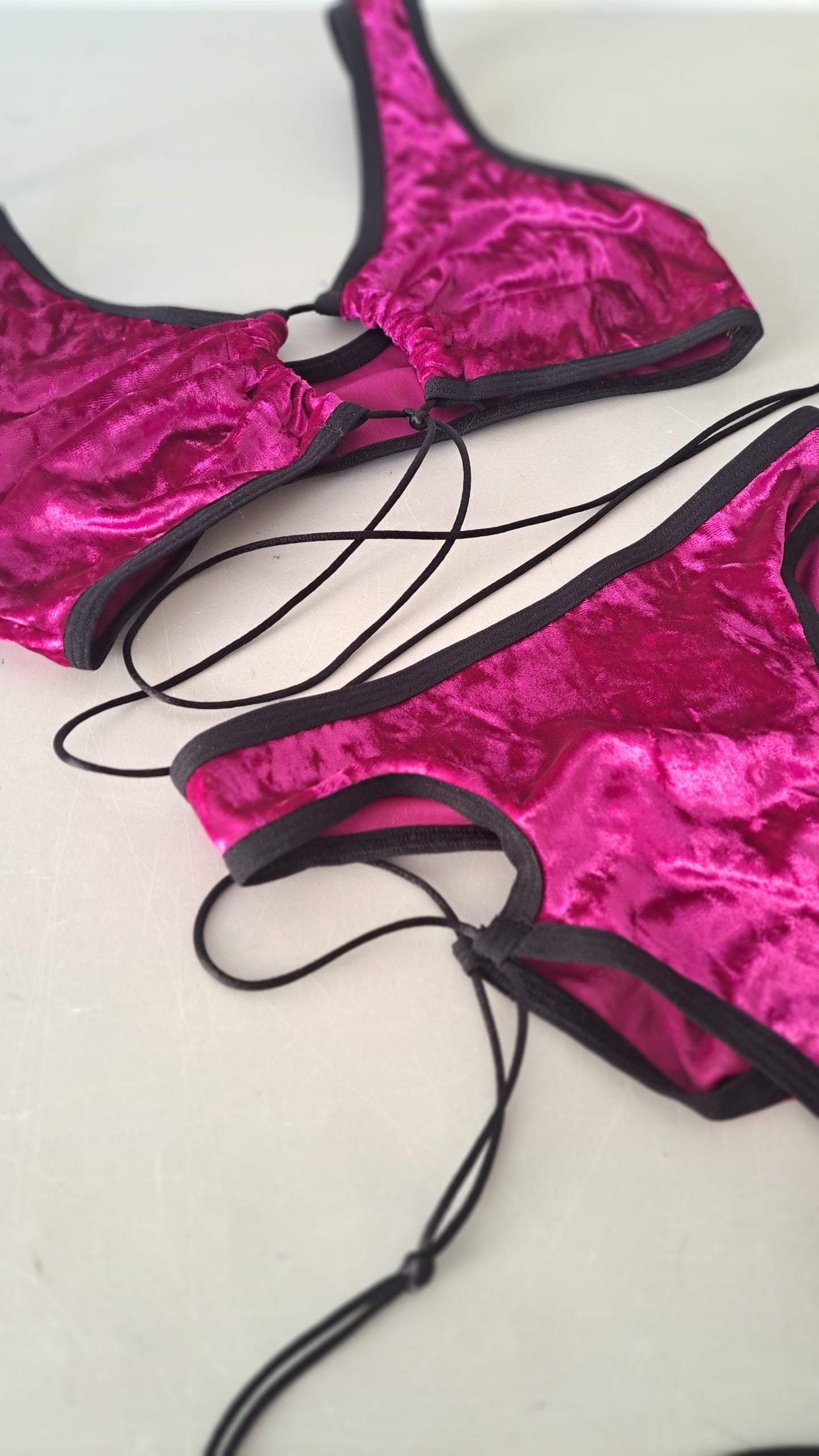 Completo elettra crush velvet magenta nero