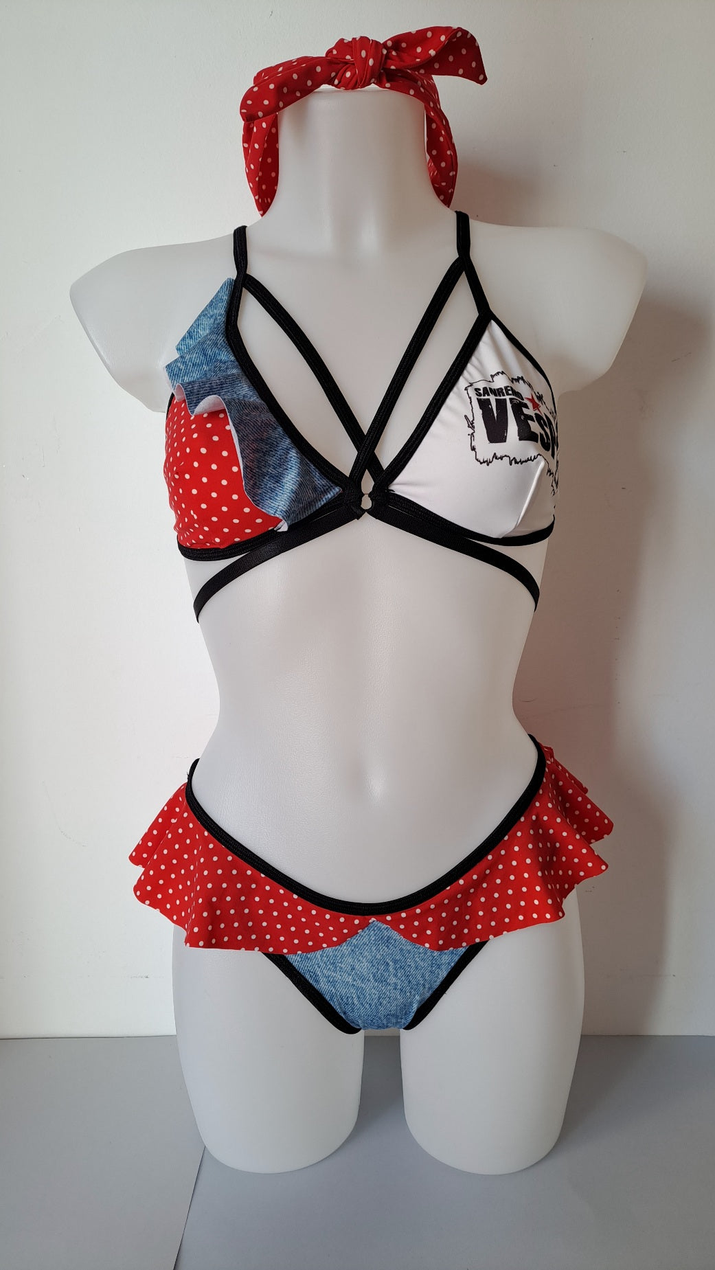 Completo Liv bikini volant vespa