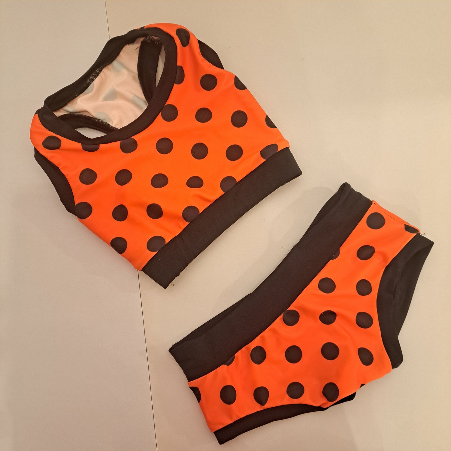 Completo 2 spalle vita bassa pois 8 anni