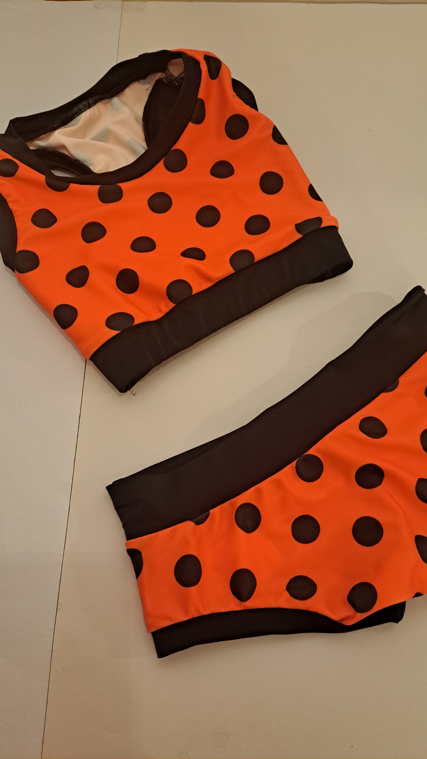 Completo 2 spalle vita bassa pois 8 anni