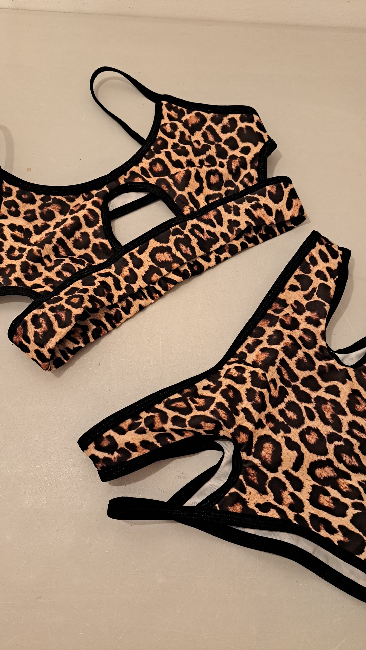 Completo summer cutout maculato/nero (sample)