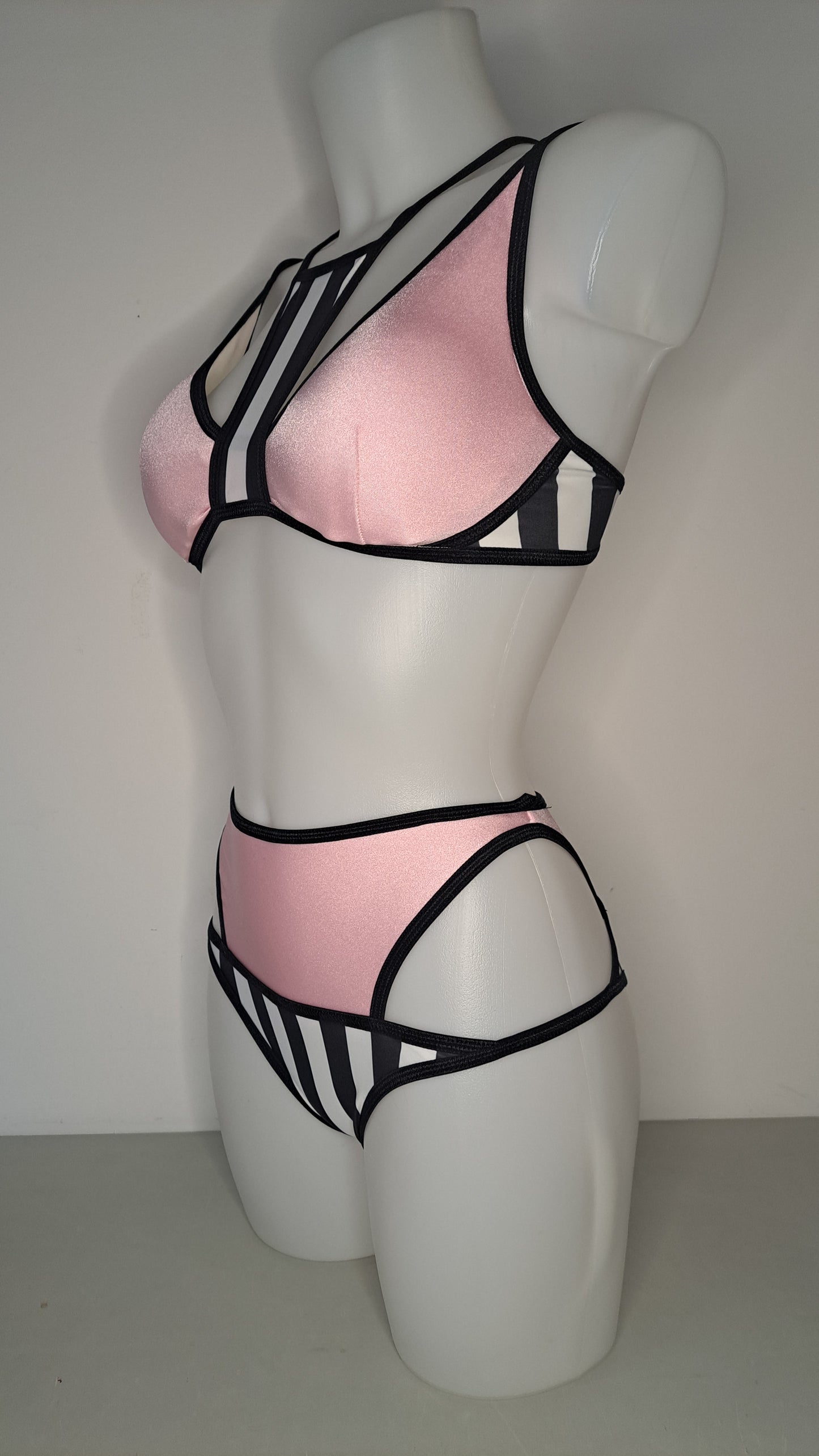 Completo tie beast rosa baby righe b/n (sample)