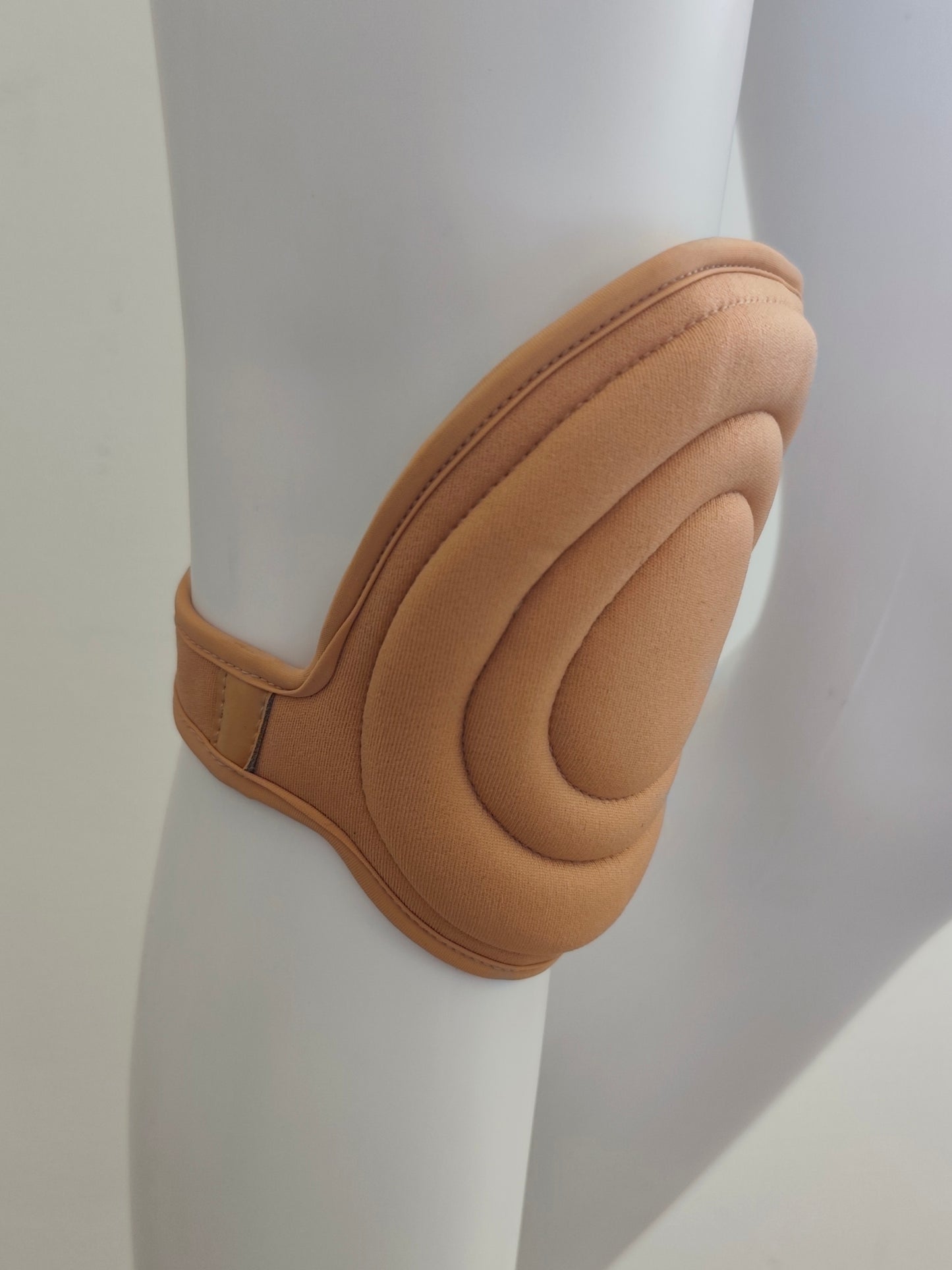 Ginocchiere exotic nude