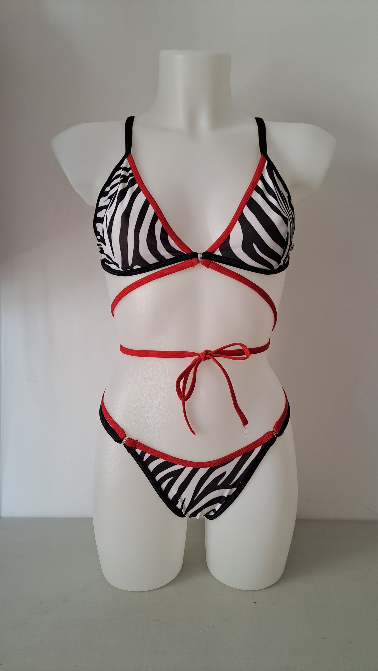 Completo bikini liv string zebra rosso - Flamingo pole wear