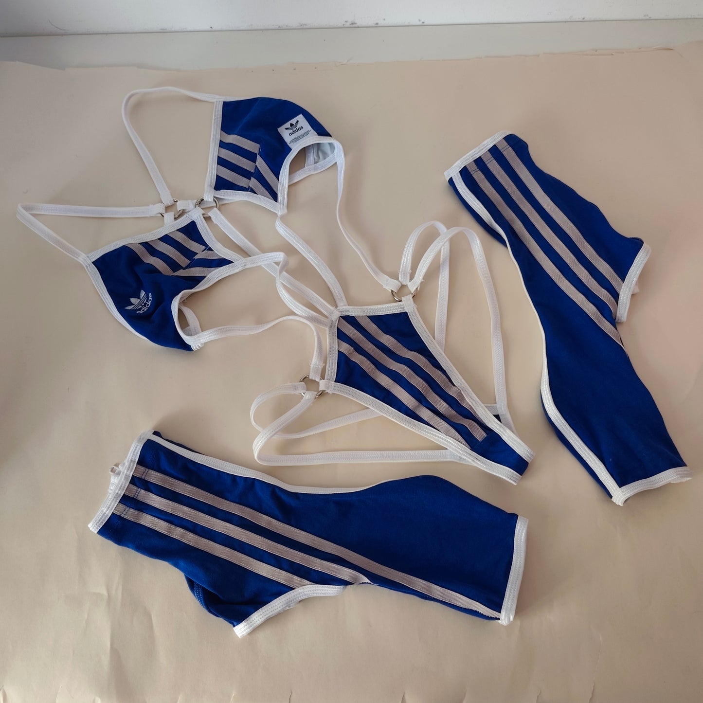Body fake adidas blu + flamingo saver