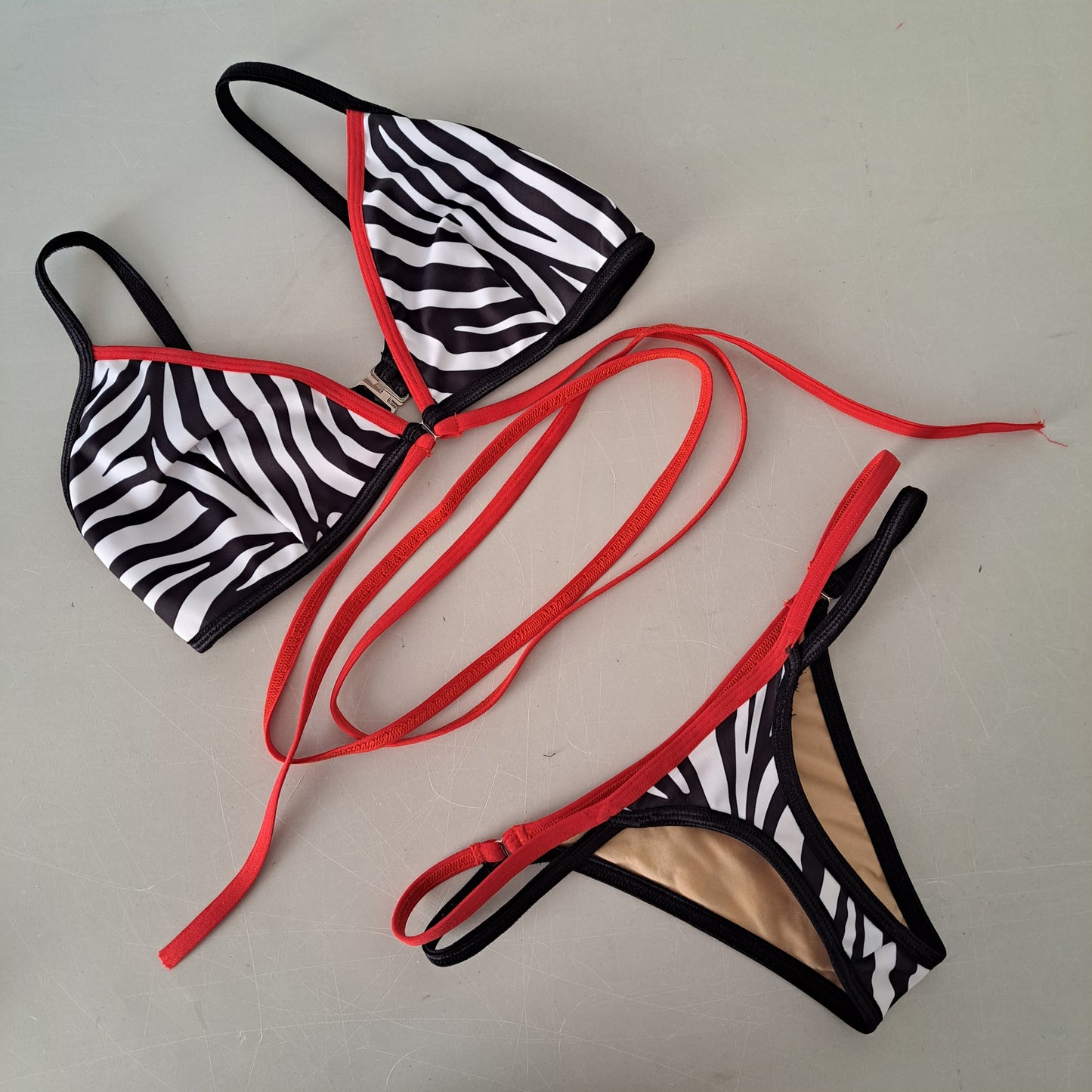 Completo bikini liv string zebra rosso - Flamingo pole wear