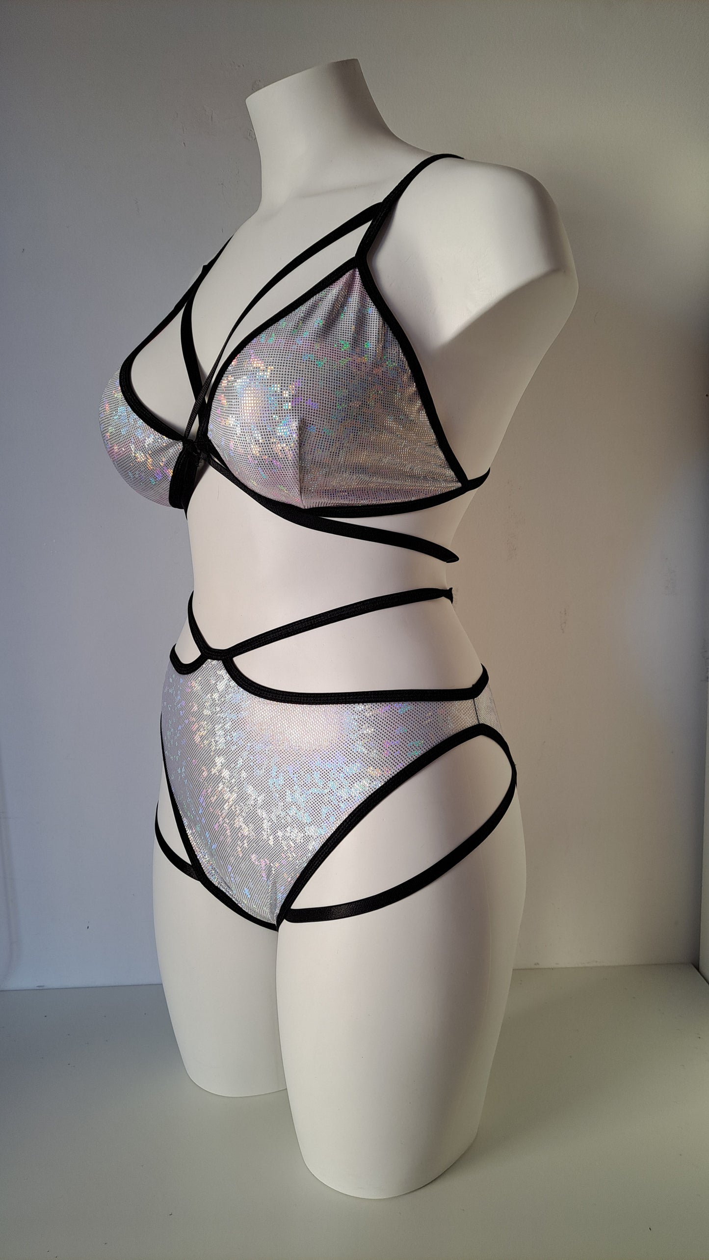 Completo liv high cut harness metal ologram
