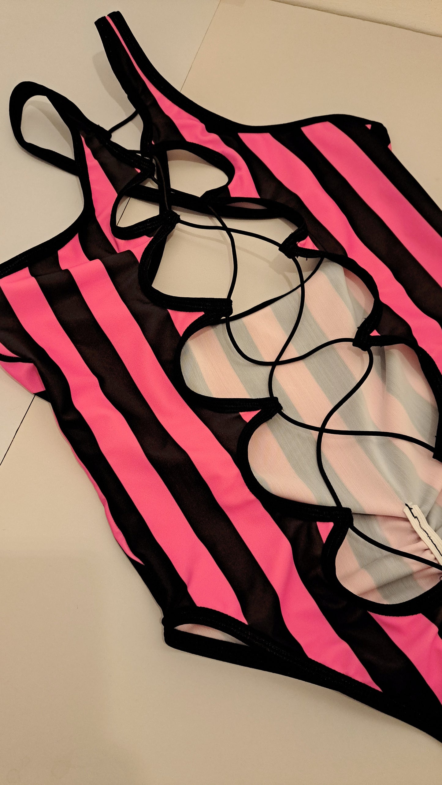 Body Hole righe nere fucsia