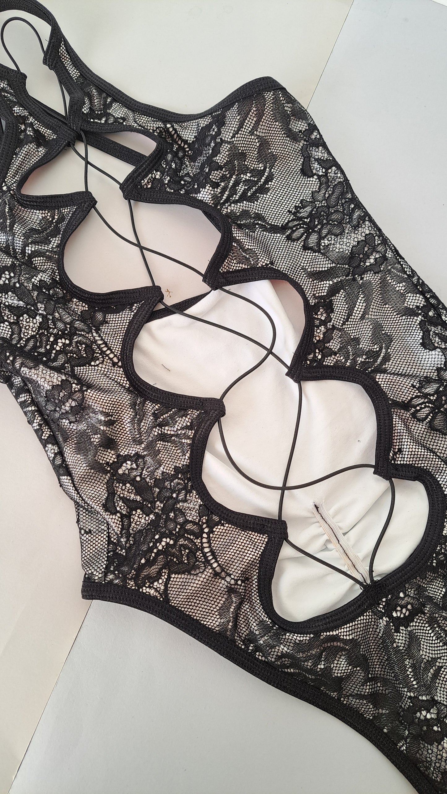 Body Hole pizzo nero argento metal