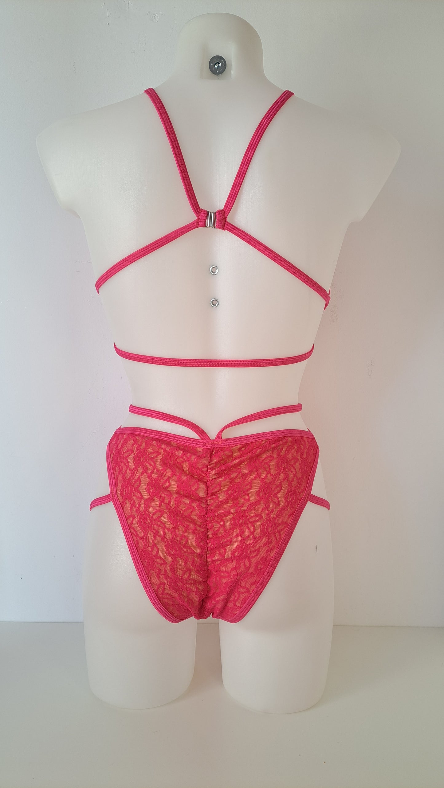 Completo liv high cut harness pizzo fucsia