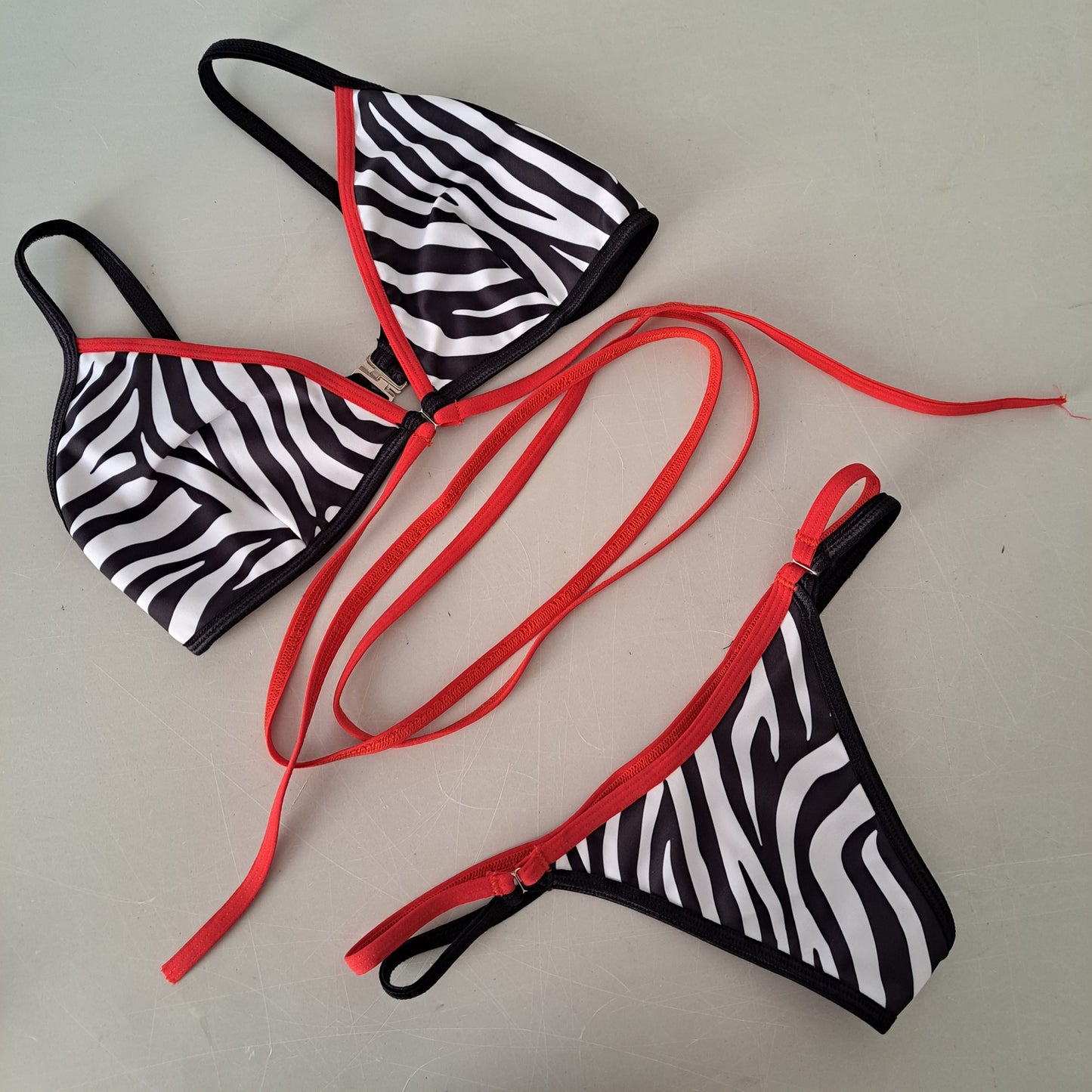 Completo bikini liv string zebra rosso - Flamingo pole wear