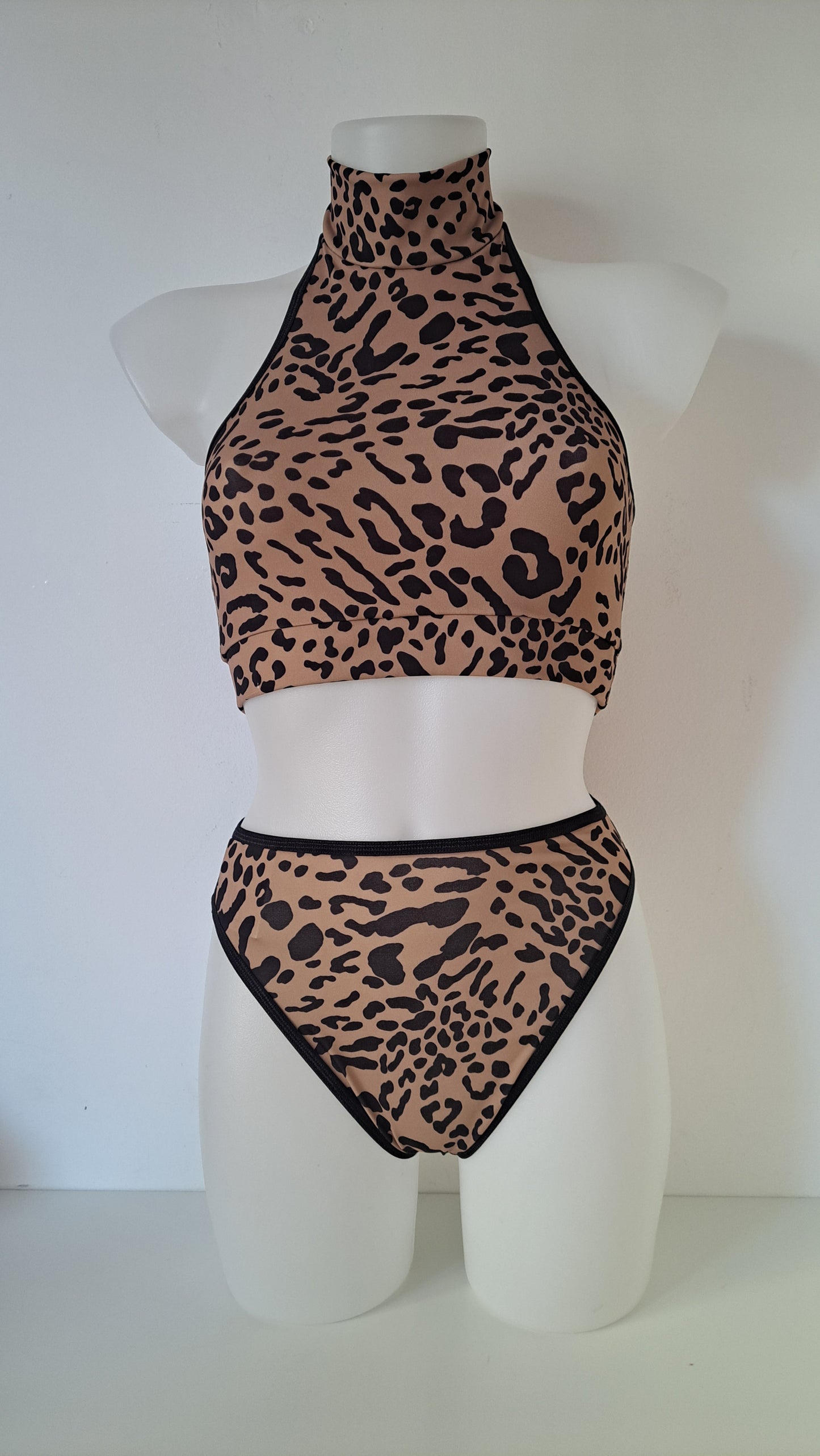 Completo ingrid high cut maculato l/e