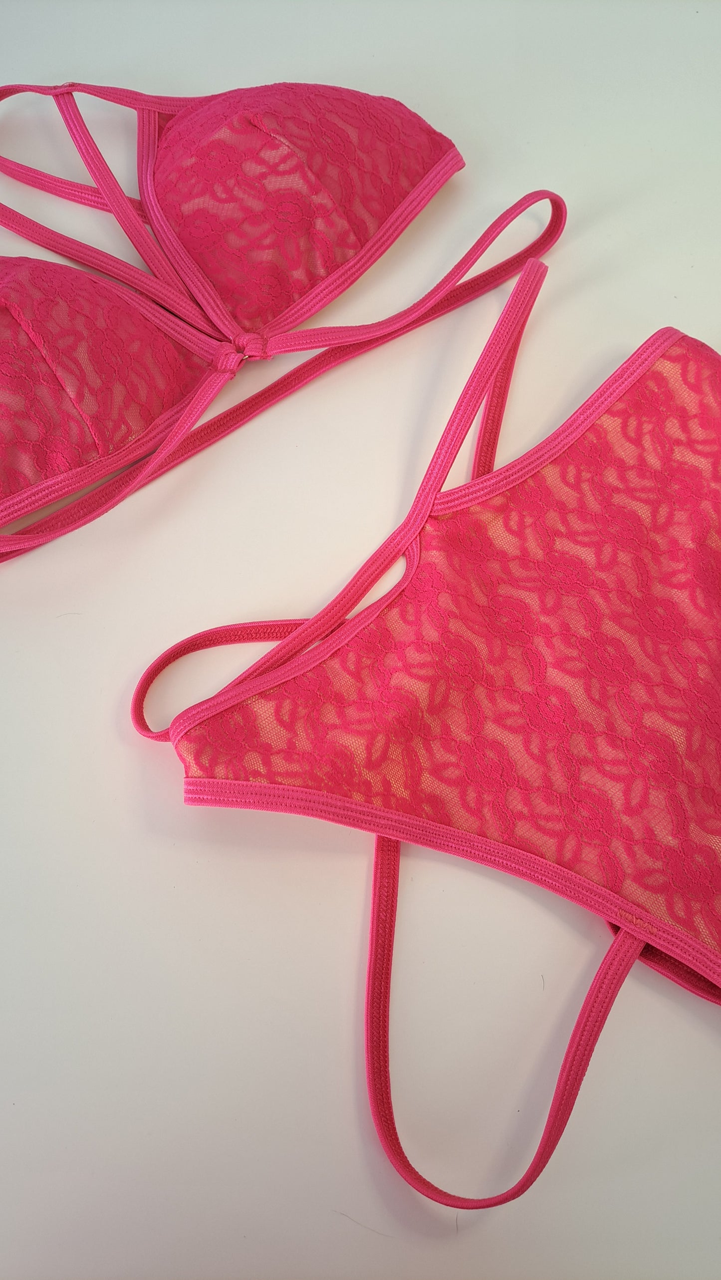 Completo liv high cut harness pizzo fucsia