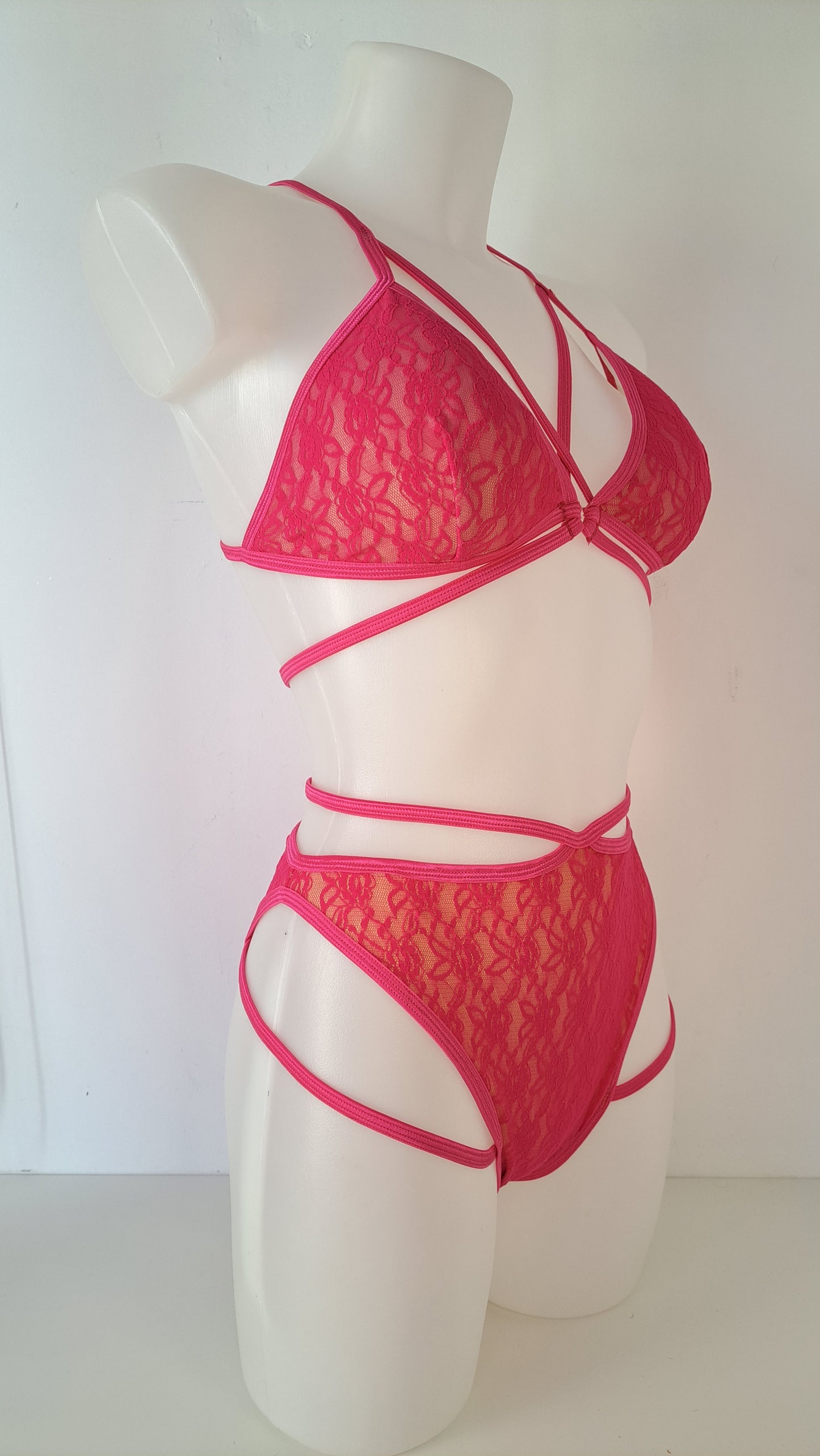 Completo liv high cut harness pizzo fucsia
