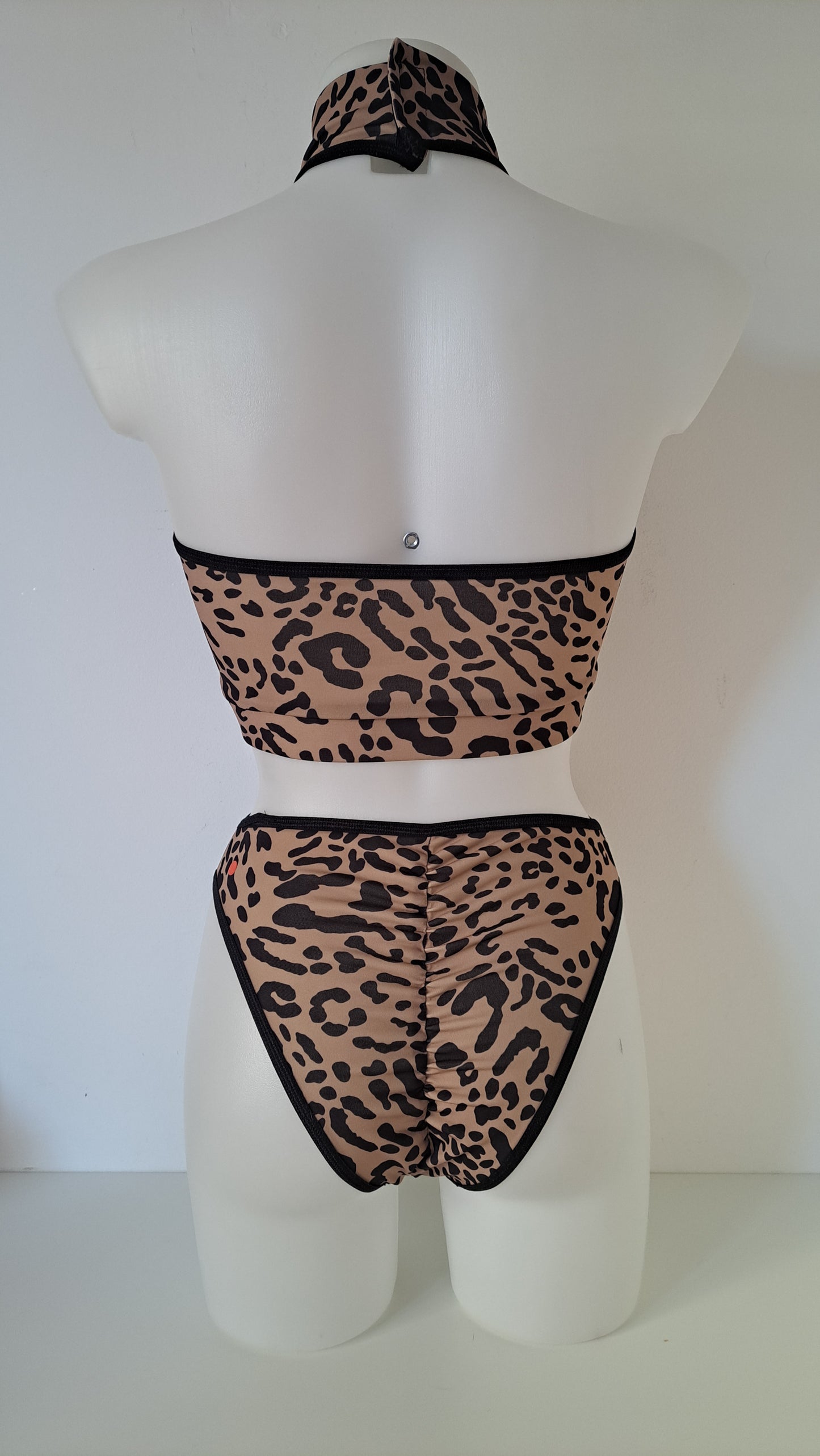 Completo ingrid high cut maculato l/e