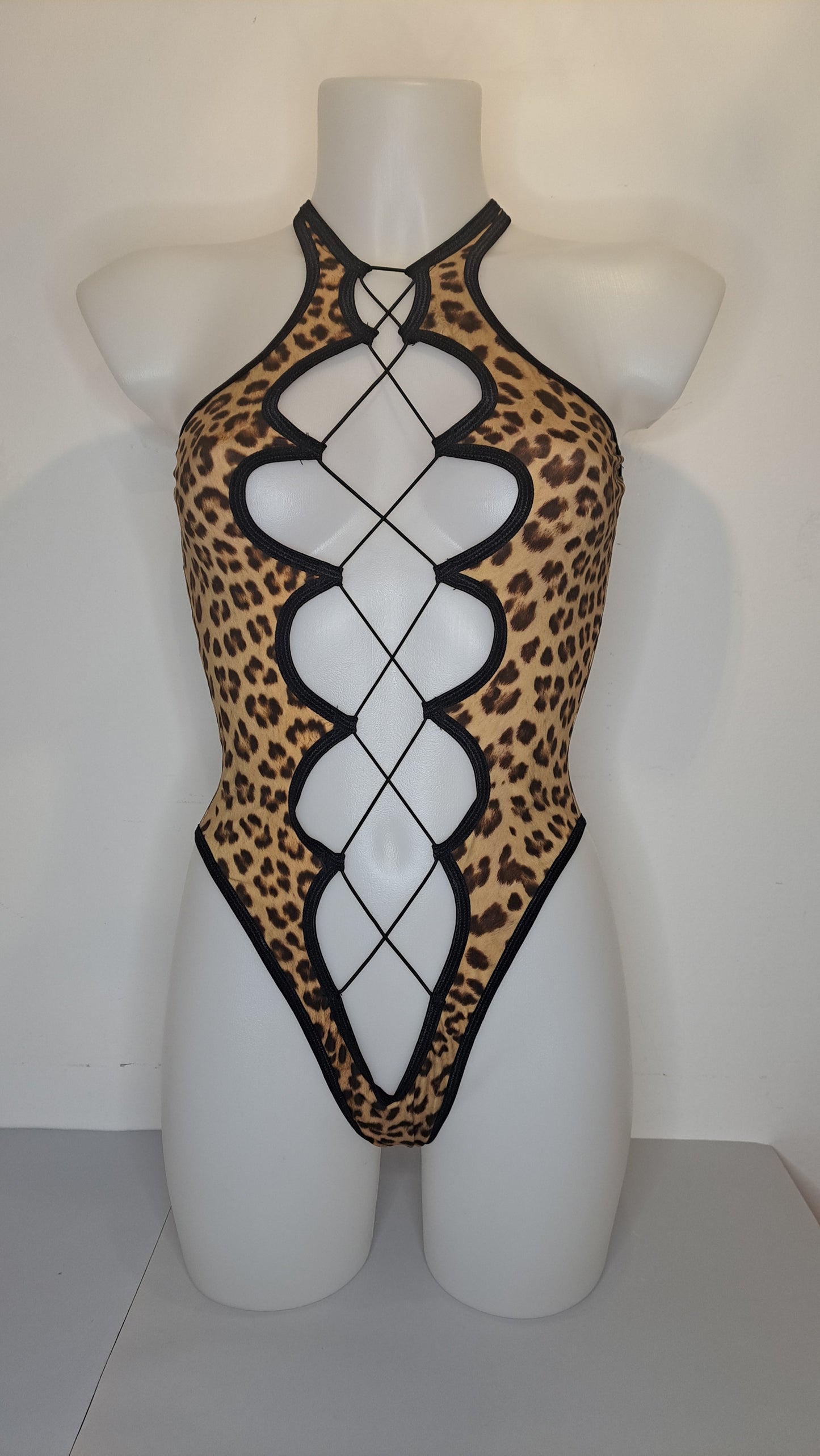 Body Hole maculato
