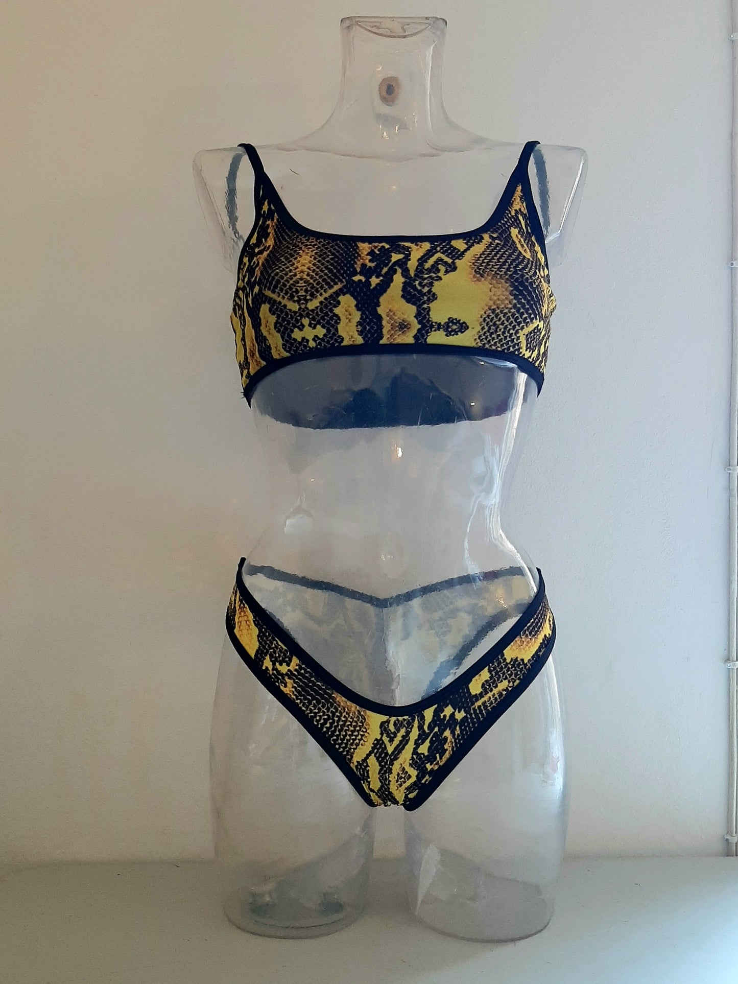 Slip Worship - Flamingo pole wear