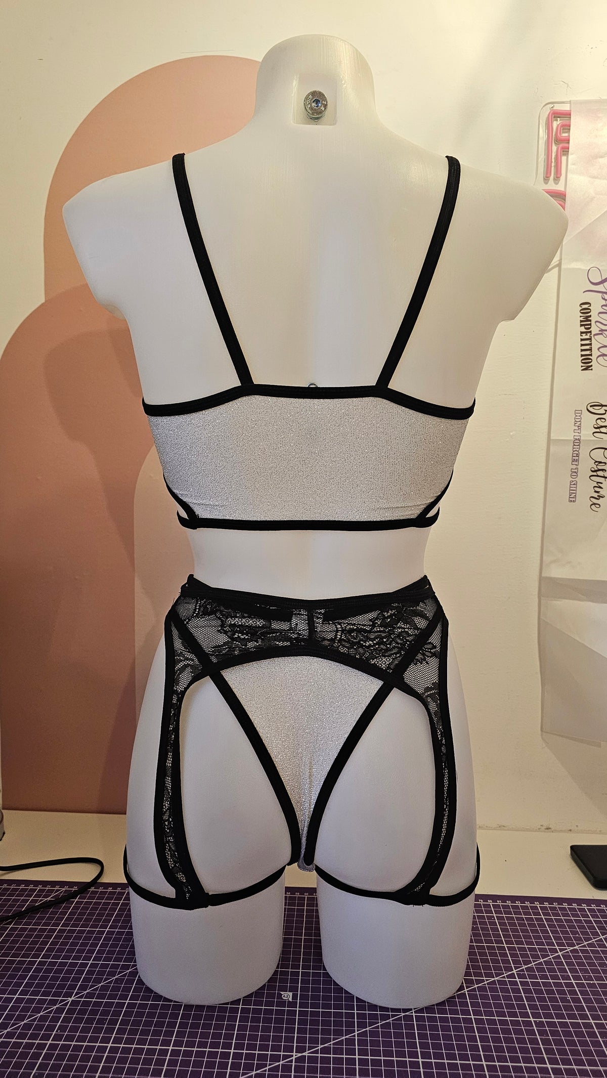 Completo eloisa high cut patch string glitter pizzo argento/nero (sample)