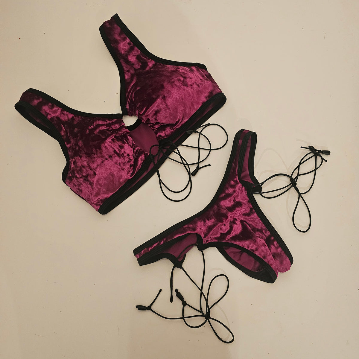 Completo elettra bianca crush velvet magenta nero (sample)