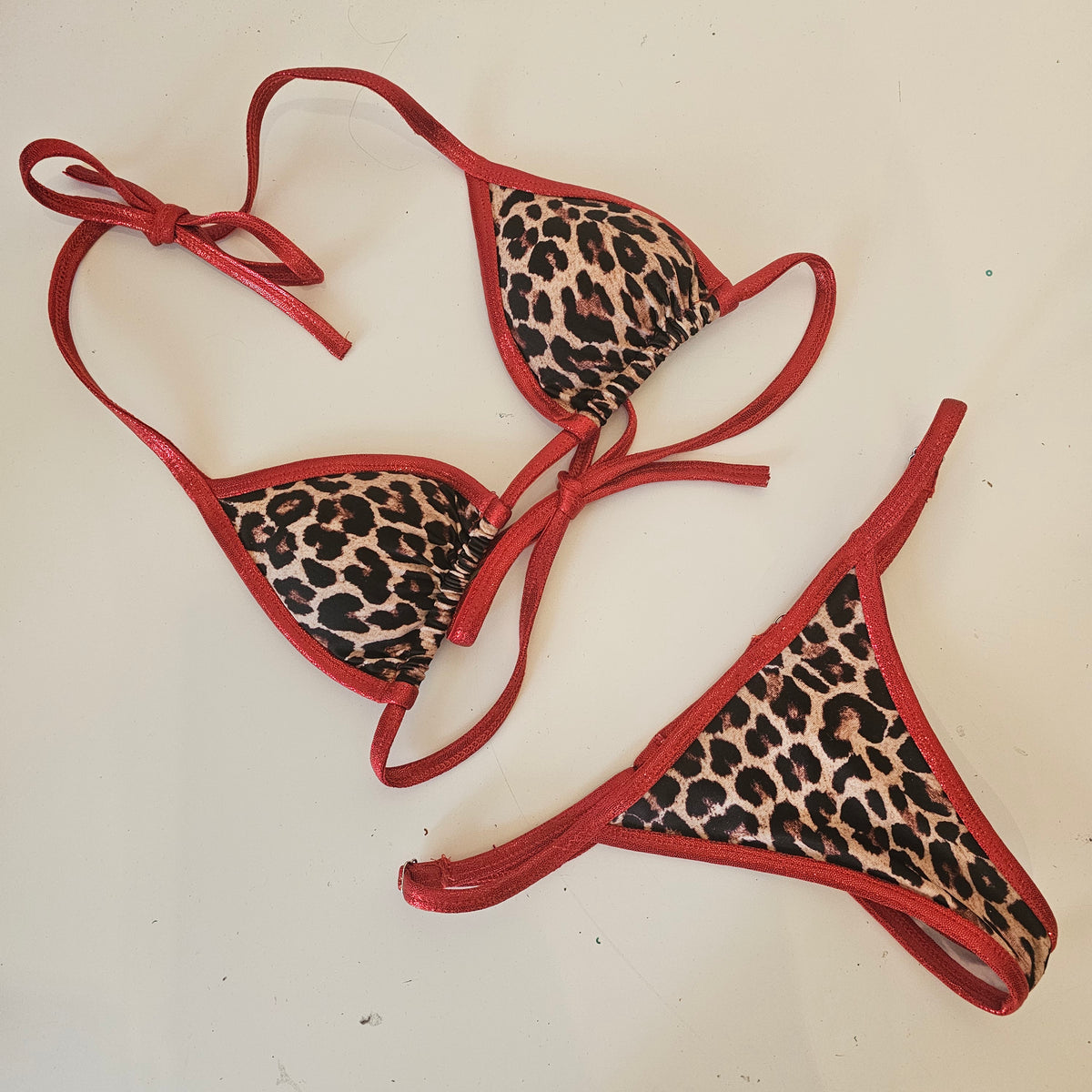 Bikini mare maculato rosso