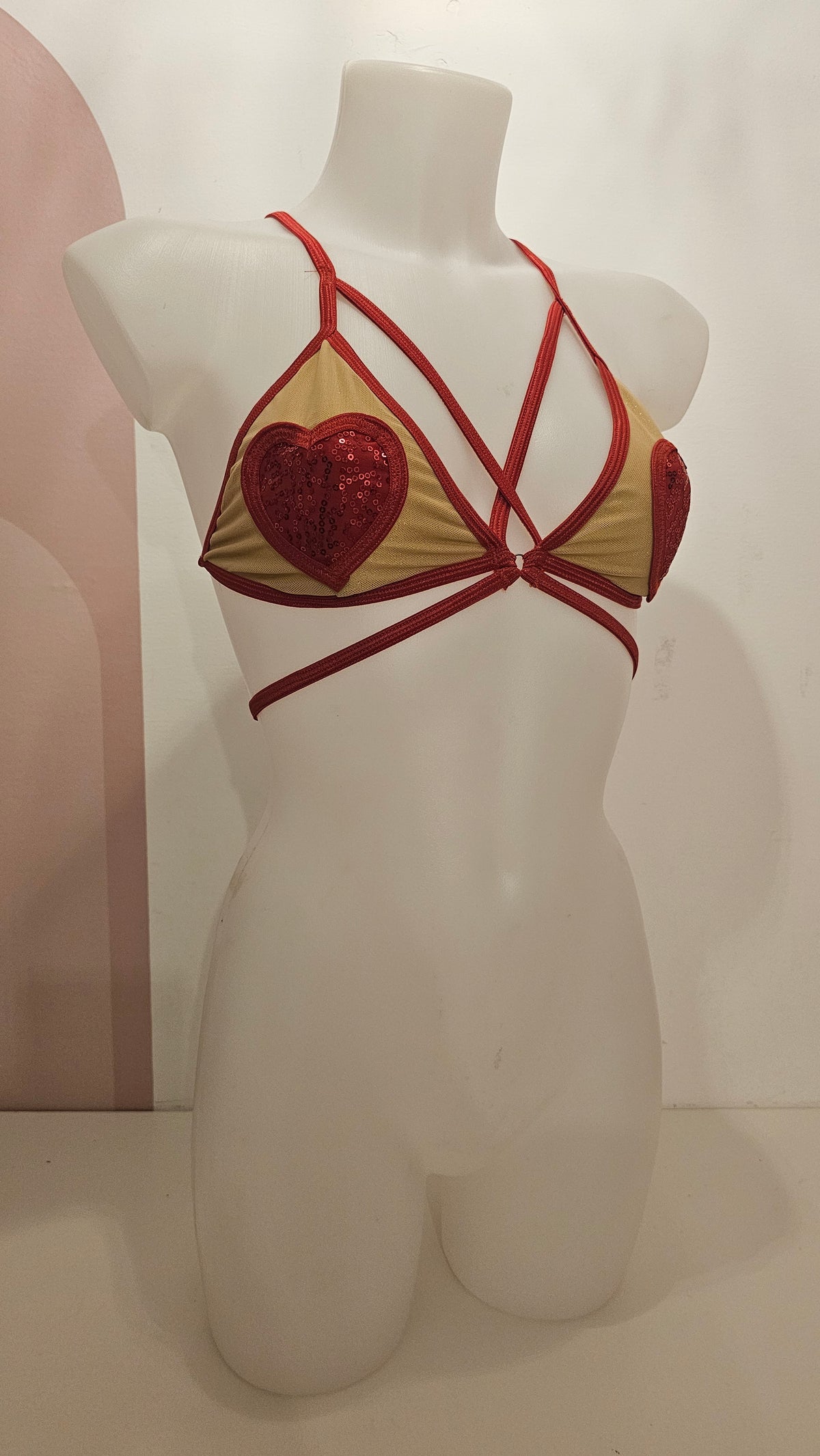 Top Liv patch nudo cuori rossi